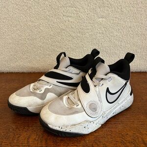 Nike Kids Team Hustle D11 Sneakers